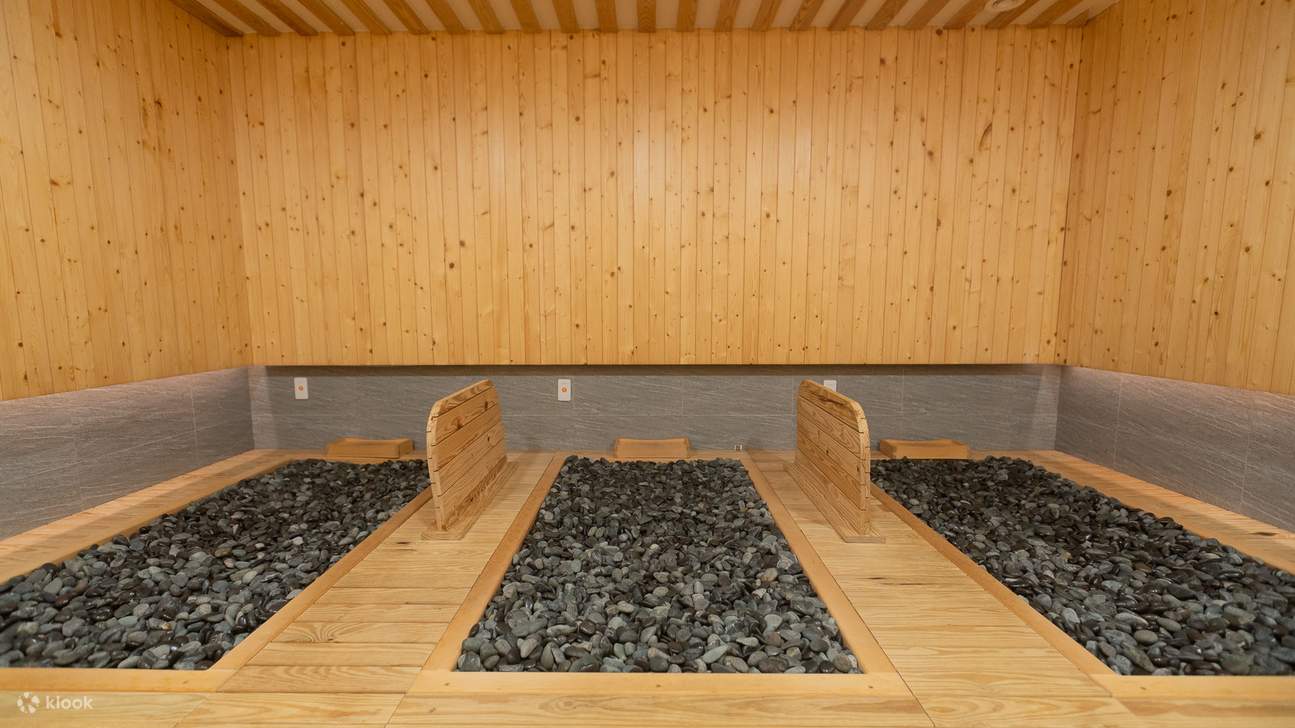 Ganbanyoku stone spa